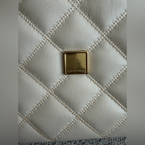 Tory Burch Quilted Chain Medium Shoulder Bag in Beige - Picture 7 of 10